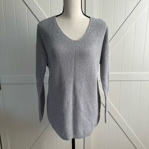 Old Navy Women's Light Gray V-Neck Tunic Sweater Size Small